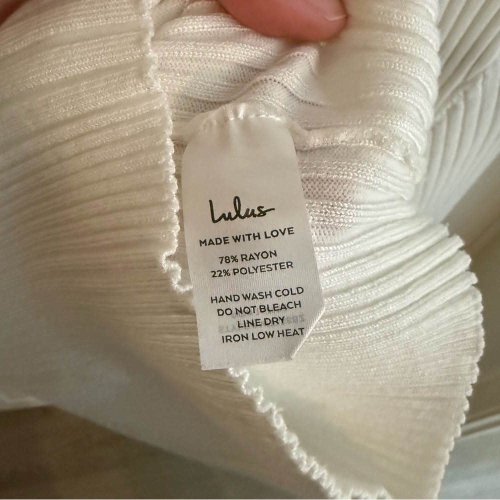NWOT Lulus Subtle Sensation White Ribbed V-neck Sweater Top - Size M - Picture 4 of 8